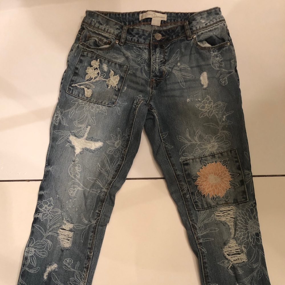 🌟Host Pick🌟 Jeans with Embroidered Flower Sz 4.